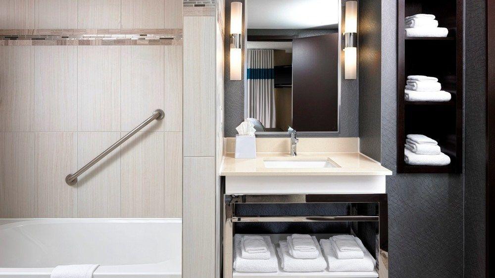 Four Points By Sheraton Лондон Экстерьер фото